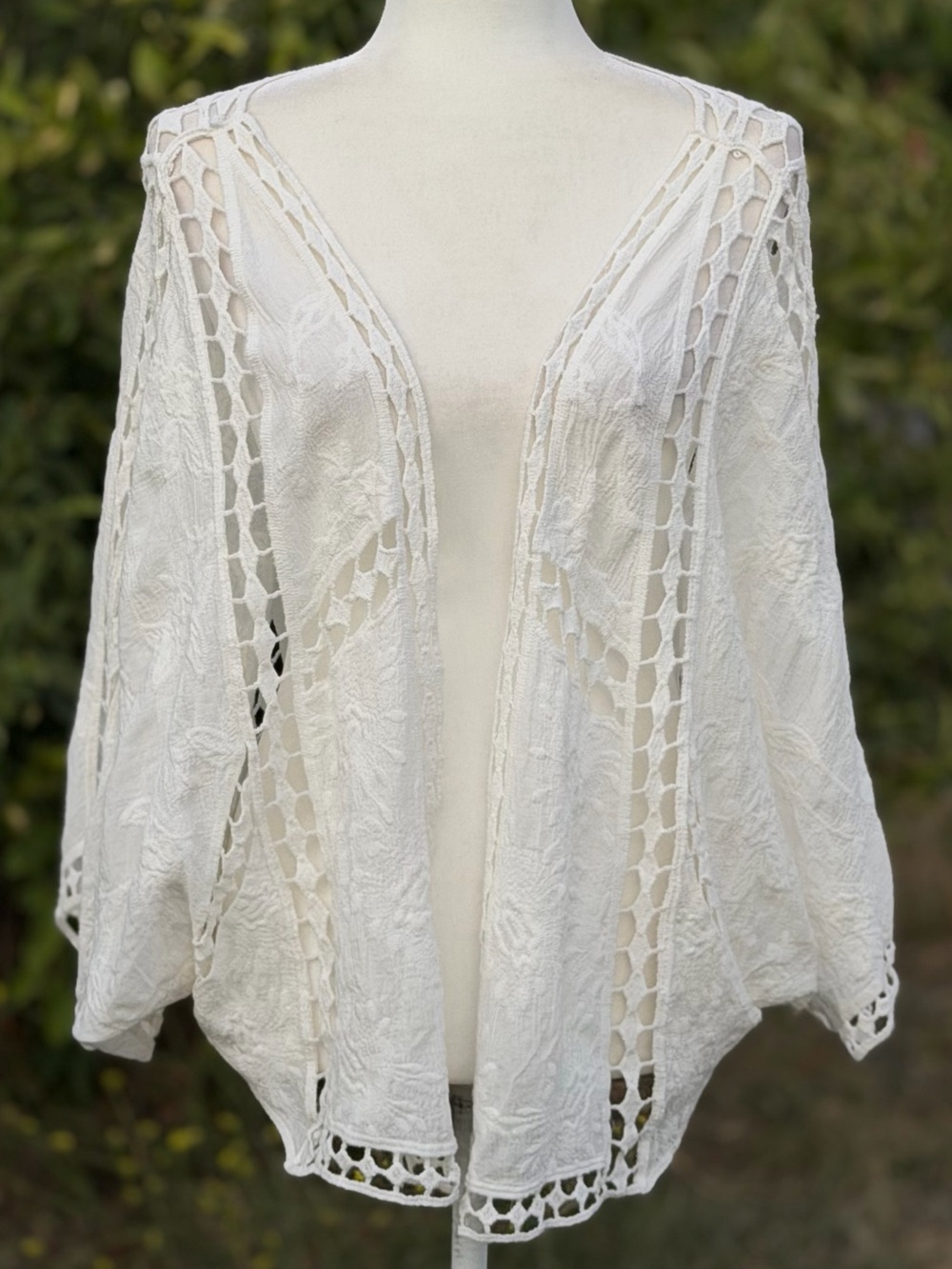 White Open Knit Embroidered Floral Batwing Sleeve Open Front Cropped Kimono, XL